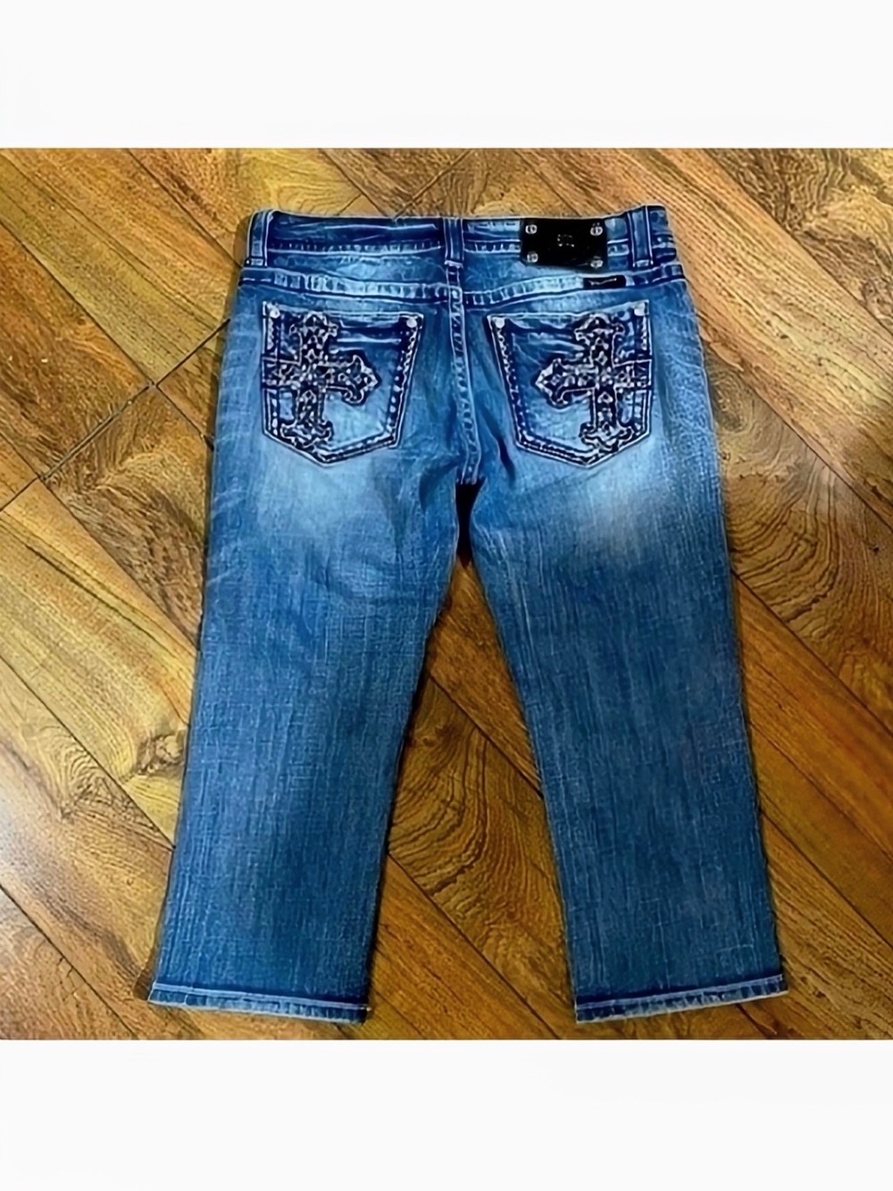 Gorgeous Y2K Miss Me Capri Jeans With Embellished Cross Back Pockets 21” Inseam